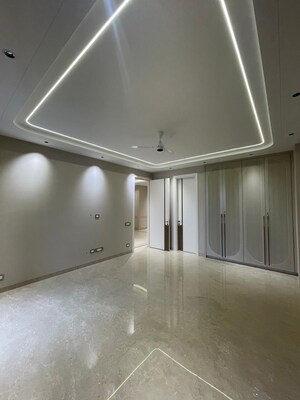 Room in 4 BHK Builder Floor at Panchsheel Park – for Sale