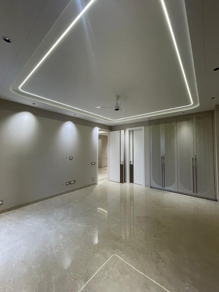 Room, panchsheel park 4 Bedroom 462 Sq.Yd. Builder Floor In Panchsheel Park Delhi 9668675