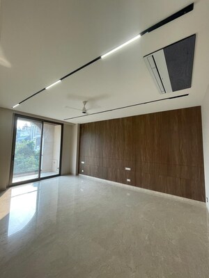 Room in 4 BHK Builder Floor at Panchsheel Park – for Sale