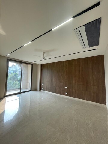 Room in 4 BHK Builder Floor at Panchsheel Park – for Sale