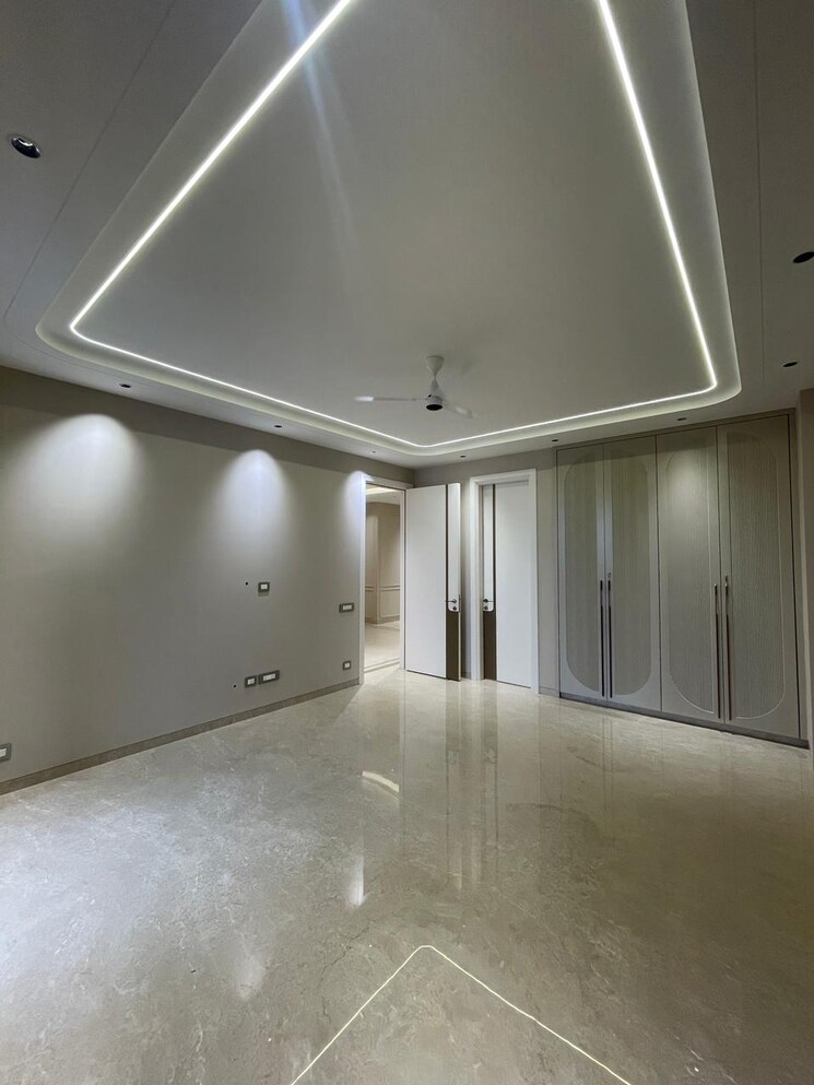 Room, panchsheel park 4 Bedroom 462 Sq.Yd. Builder Floor In Panchsheel Park Delhi 9668676