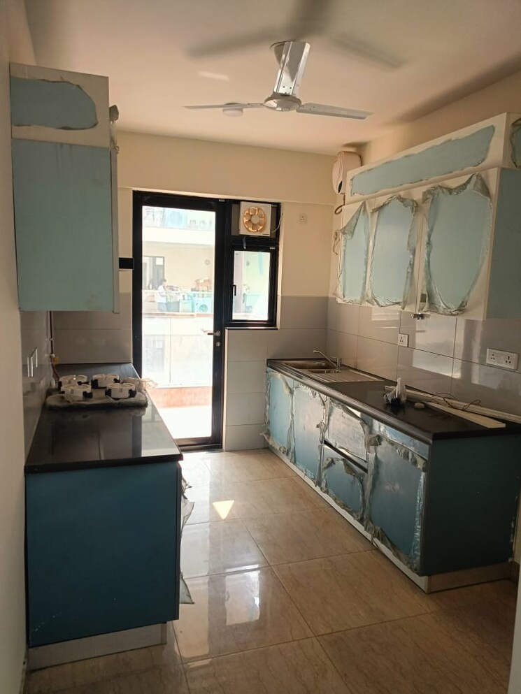 Kitchen, adani-samsara 3 Bedroom 300 Sq.Ft. Builder Floor In Sector 60 Gurgaon 9668681
