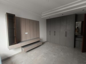 Room in 3 BHK Builder Floor at Janakpuri – for Rent
