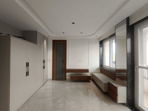 Room in 3 BHK Builder Floor at Janakpuri – for Rent