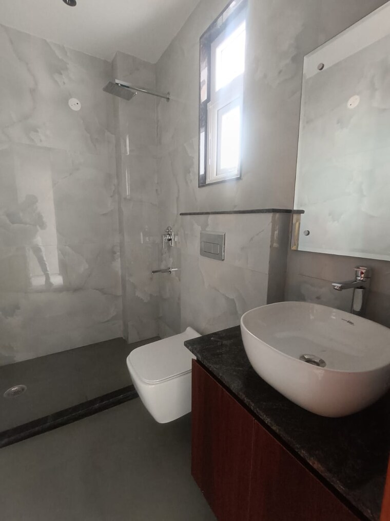 Bathroom, janakpuri 3 Bedroom 1800 Sq.Ft. Builder Floor In Janakpuri Delhi 9668728