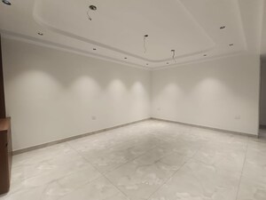 Room in 3 BHK Builder Floor at Janakpuri – for Rent