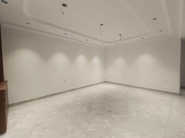 Room in 3 BHK Builder Floor at Janakpuri – for Rent