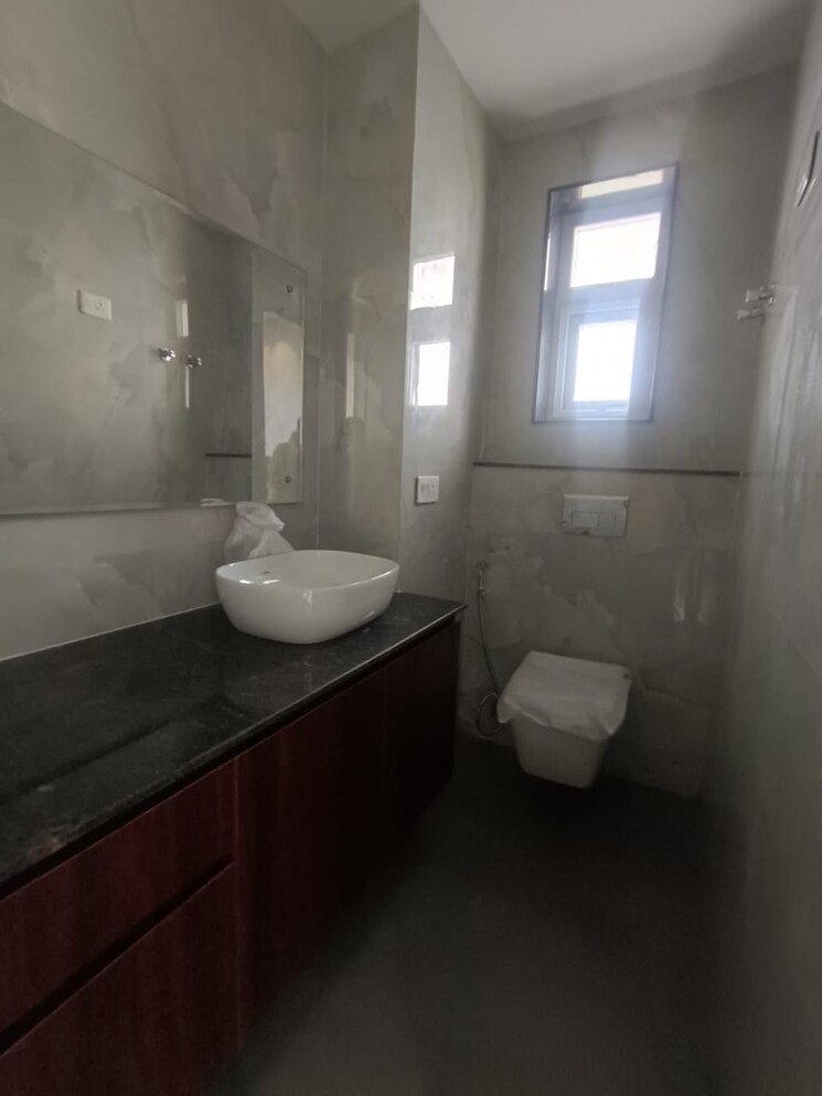 Bathroom, janakpuri 3 Bedroom 1800 Sq.Ft. Builder Floor In Janakpuri Delhi 9668728