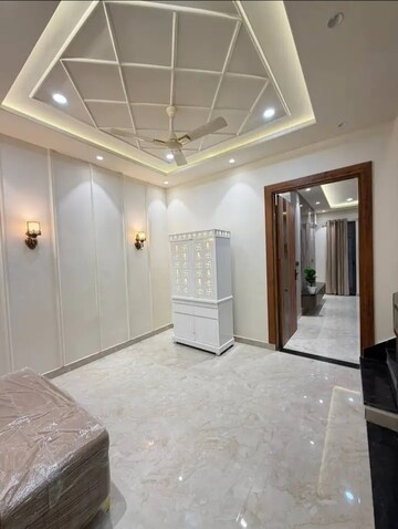 Room in 3 BHK Apartment at Saket – for Rent