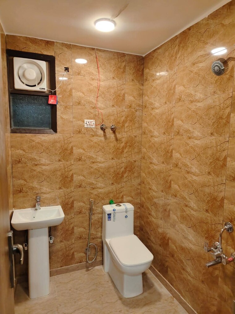 Bathroom, saket 1 RK 300 Sq.Ft. Apartment In Saket Delhi 9668720