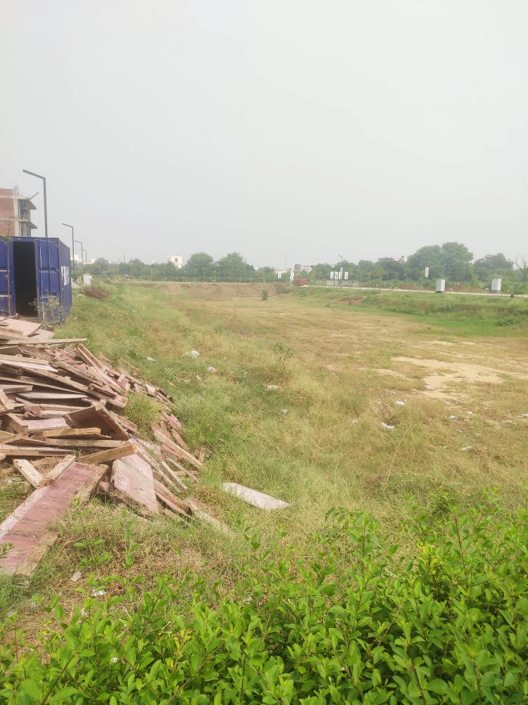 Plot For Sale in Sector 80