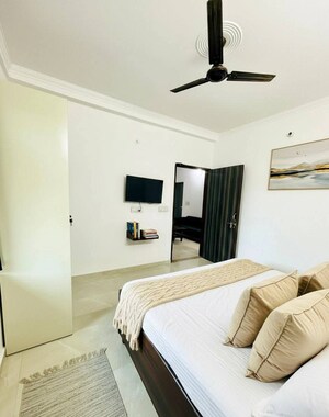 Bedroom in 1 BHK Apartment at Saket – for Rent