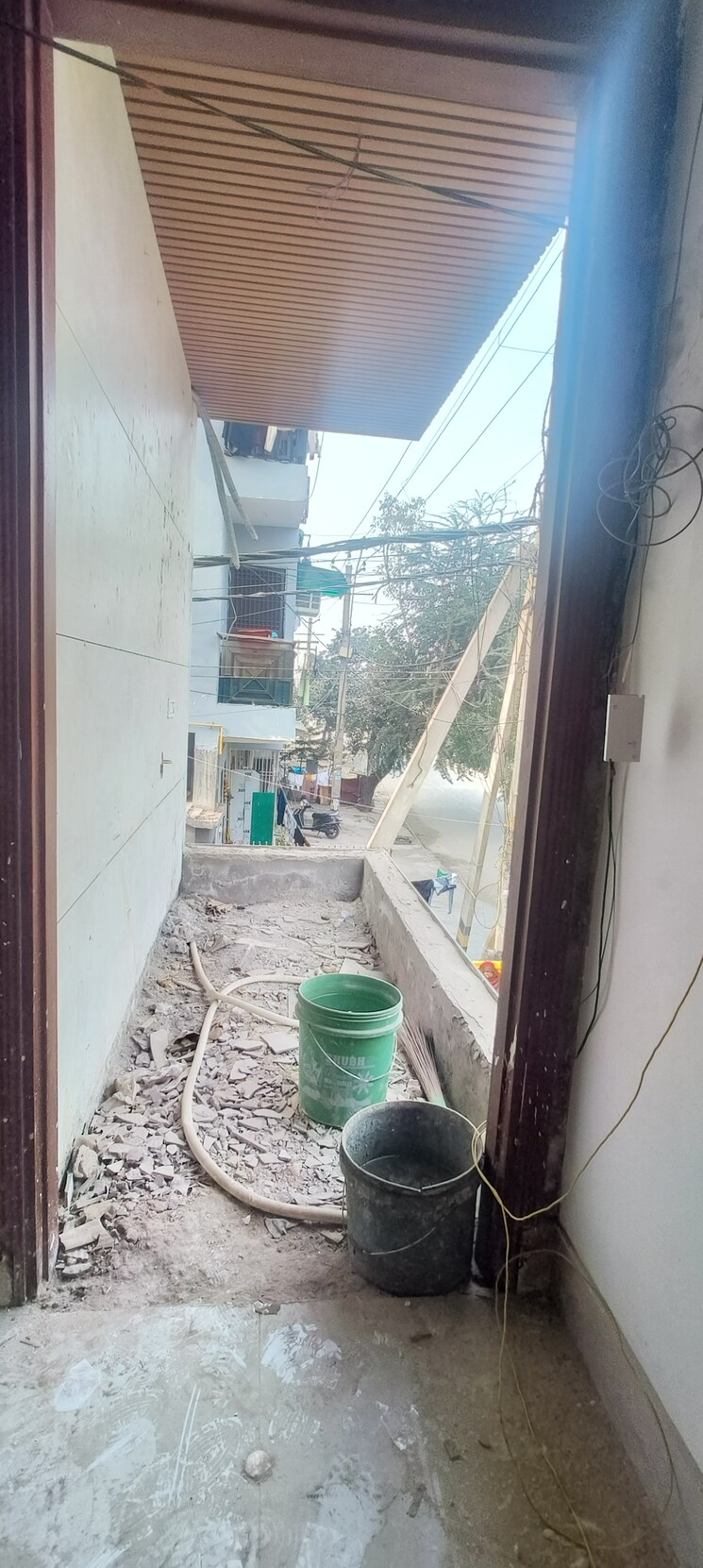 Balcony, rohini sector 25 3 Bedroom 850 Sq.Ft. Builder Floor In Rohini Sector 25 Delhi 9668750