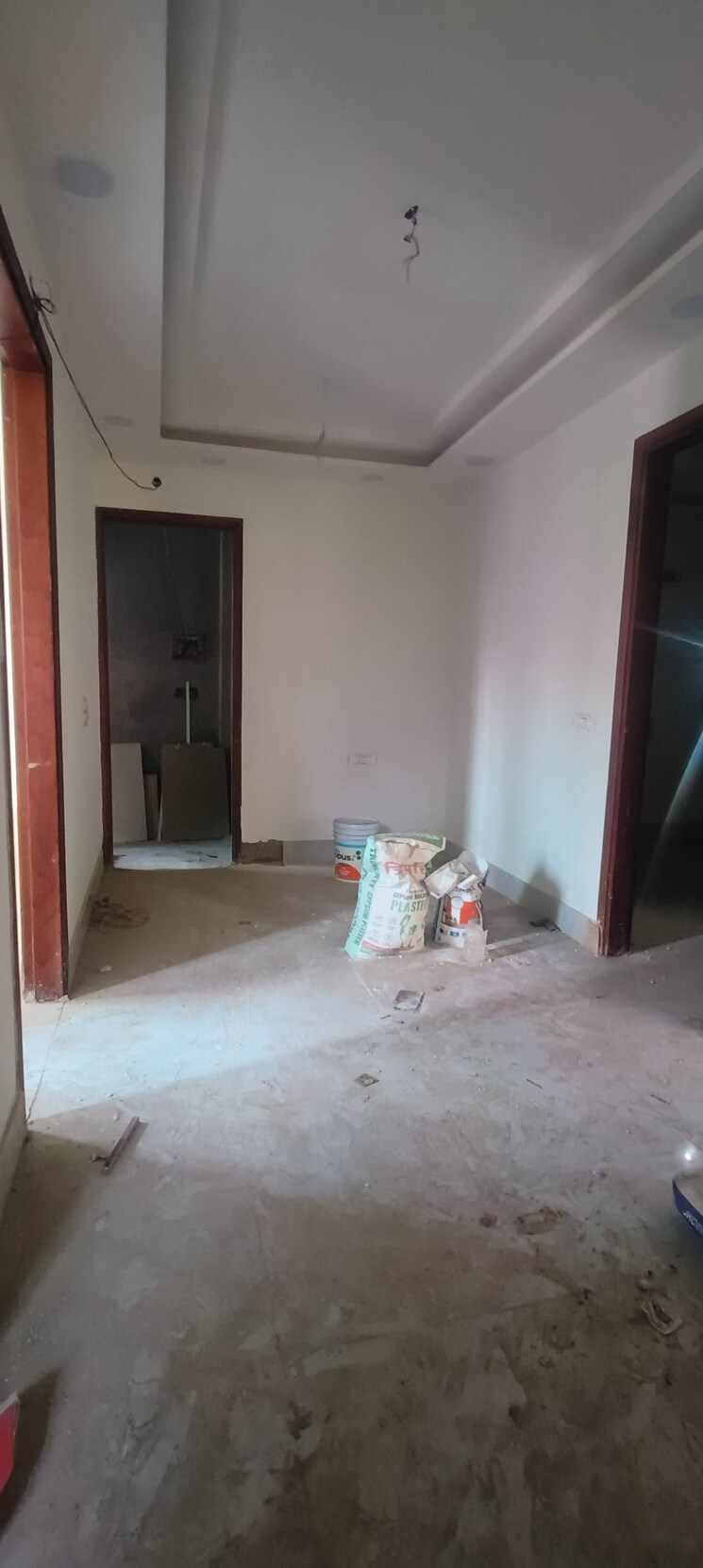 Room, rohini sector 25 3 Bedroom 850 Sq.Ft. Builder Floor In Rohini Sector 25 Delhi 9668750