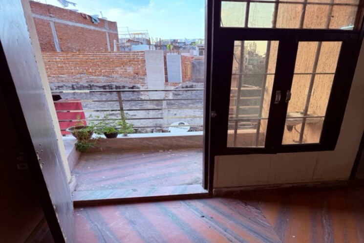 Room, new ashok nagar 1 Bedroom 600 Sq.Ft. Apartment In New Ashok Nagar Delhi 9668735