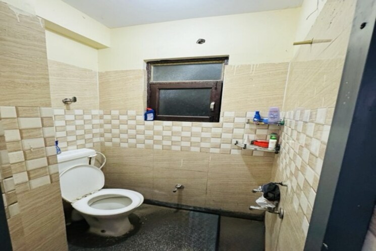 Bathroom, new ashok nagar 1 Bedroom 600 Sq.Ft. Apartment In New Ashok Nagar Delhi 9668735