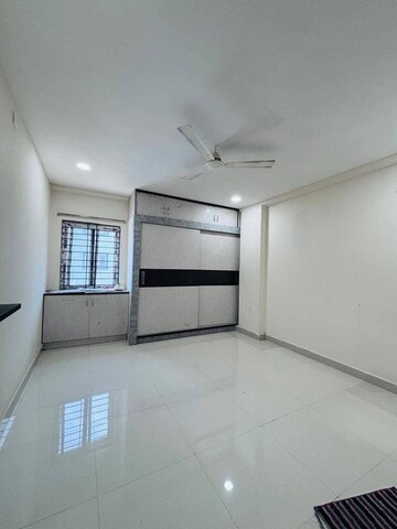 Room in 2 BHK Apartment at solitaire ragavendra, Kondapur – for Rent