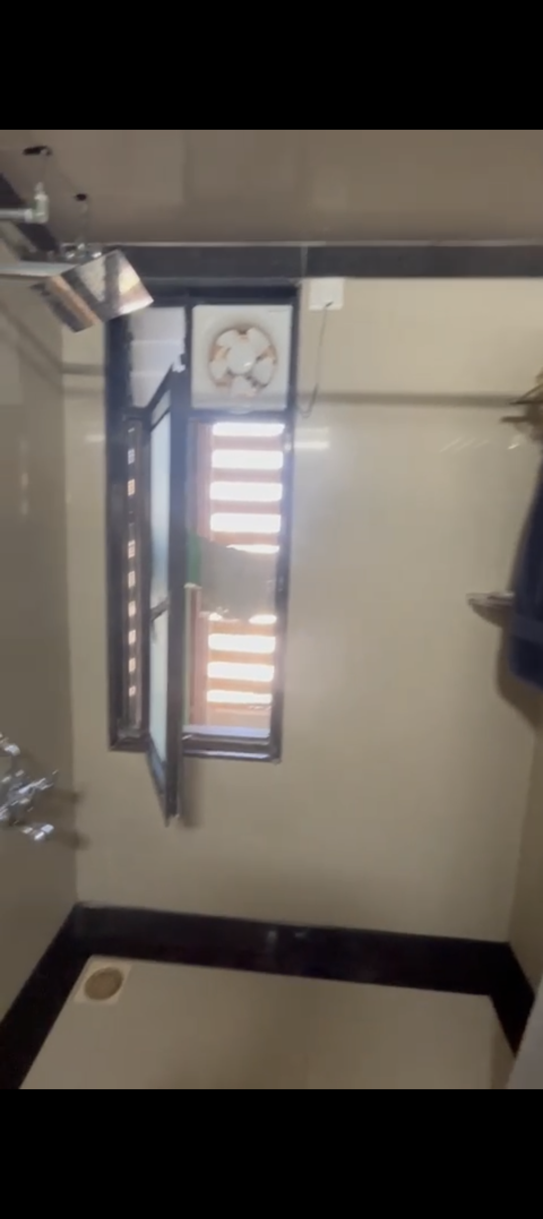 2 BHK + Extra Room Apartment For Rent in Sangeeta Building 