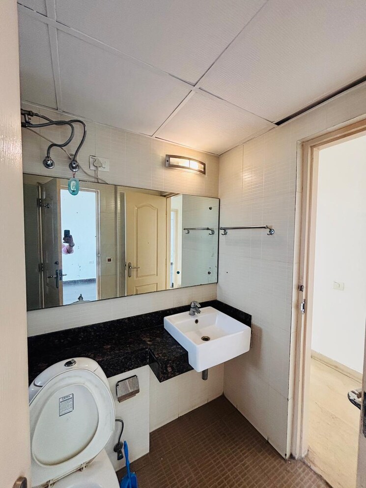 Master Bedroom, unitech-uniworld-gardens 3 Bedroom 2476 Sq.Ft. Apartment In Sector 47 Gurgaon 9668775