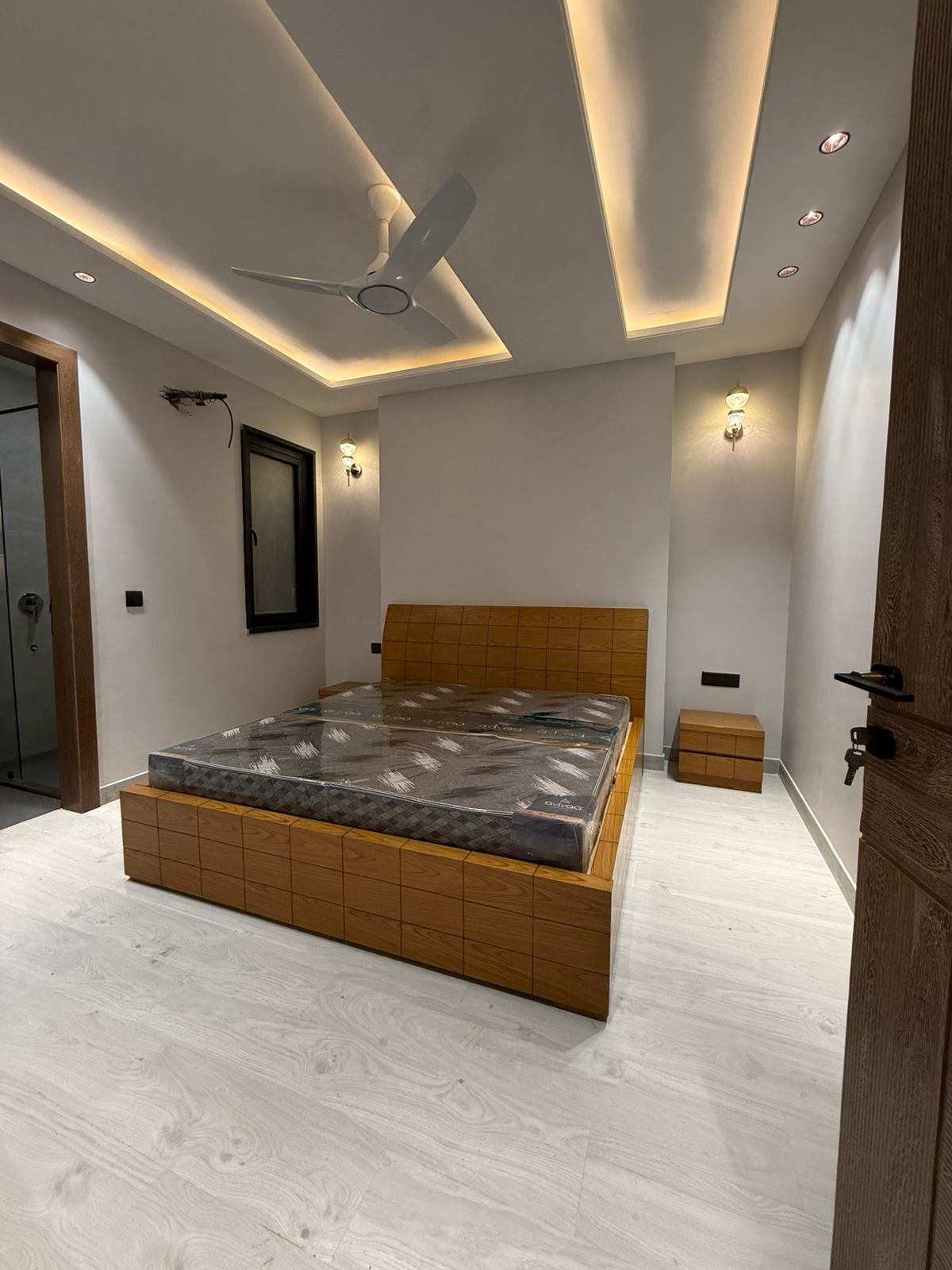 4 BHK + Servant Room 2400 Sq.Ft. Builder Floor in Nirvana Courtyard