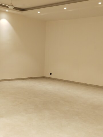 Room in 5 BHK Penthouse at Safdarjung Enclave – for Rent