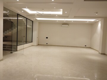 Room in 5 BHK Penthouse at Safdarjung Enclave – for Rent