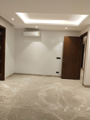 Room in 5 BHK Penthouse at Safdarjung Enclave – for Rent