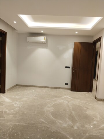 Room in 5 BHK Penthouse at Safdarjung Enclave – for Rent