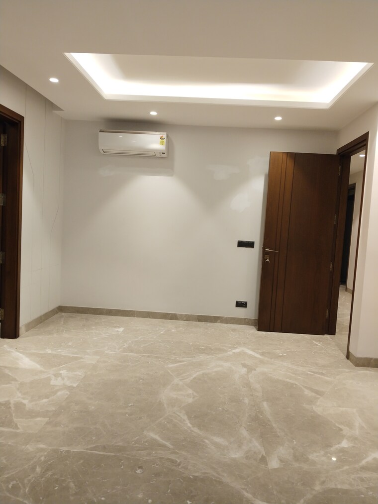 Room, safdarjung enclave 5 Bedroom 5000 Sq.Ft. Penthouse In Safdarjung Enclave Delhi 9668759