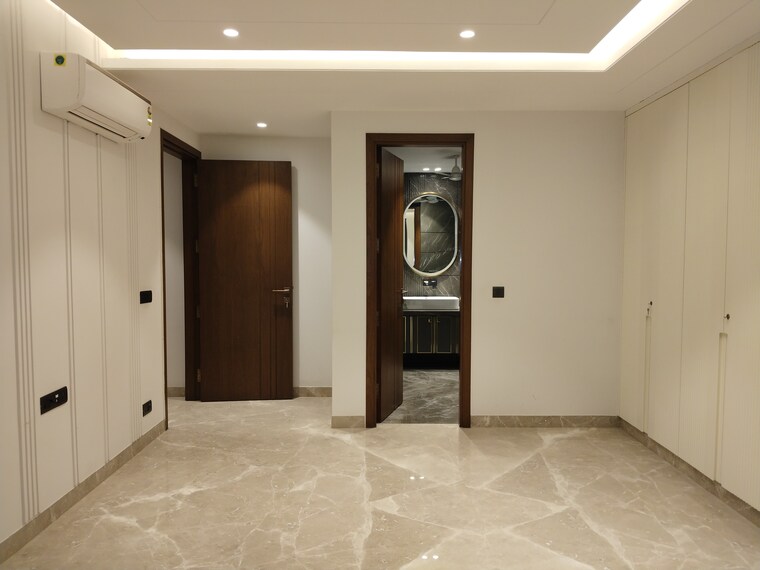 Room, safdarjung enclave 5 Bedroom 5000 Sq.Ft. Penthouse In Safdarjung Enclave Delhi 9668759