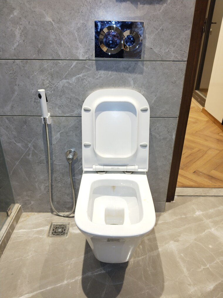 Bathroom, safdarjung enclave 5 Bedroom 5000 Sq.Ft. Penthouse In Safdarjung Enclave Delhi 9668759