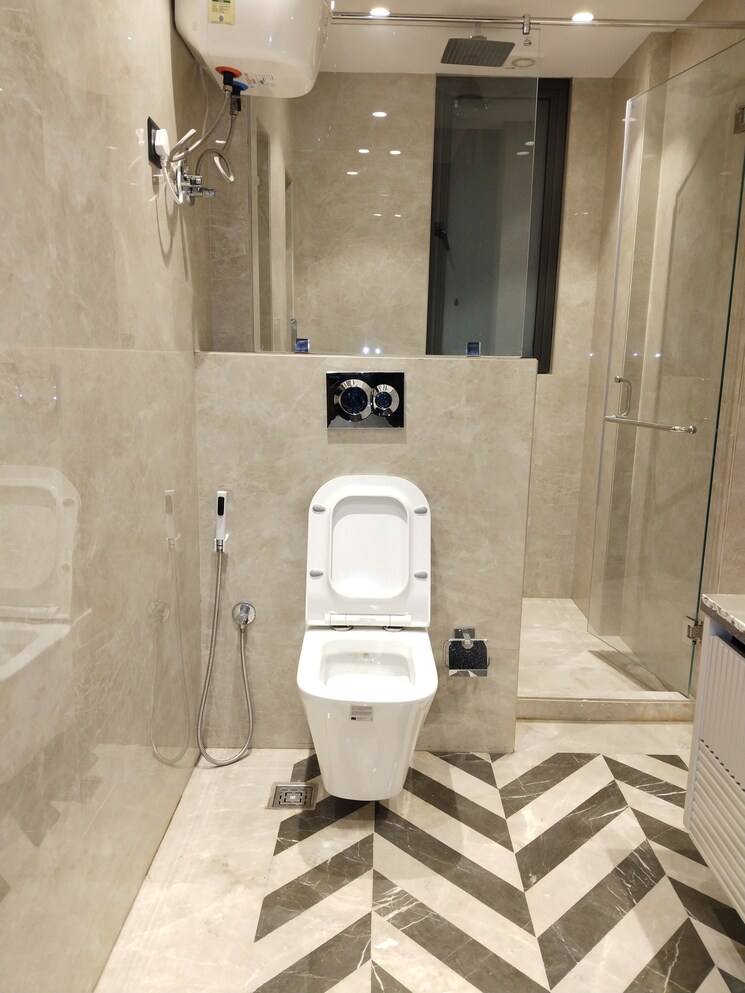Bathroom, safdarjung enclave 5 Bedroom 5000 Sq.Ft. Penthouse In Safdarjung Enclave Delhi 9668759