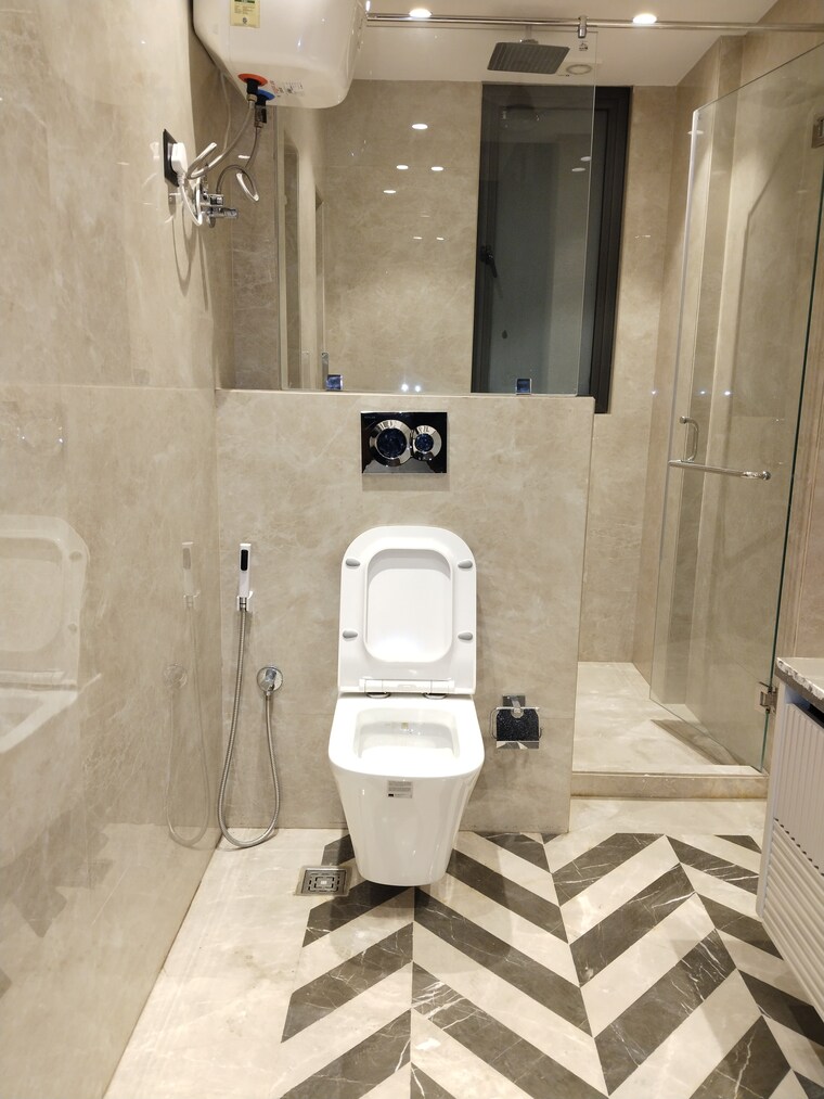 Bathroom, safdarjung enclave 5 Bedroom 5000 Sq.Ft. Penthouse In Safdarjung Enclave Delhi 9668759