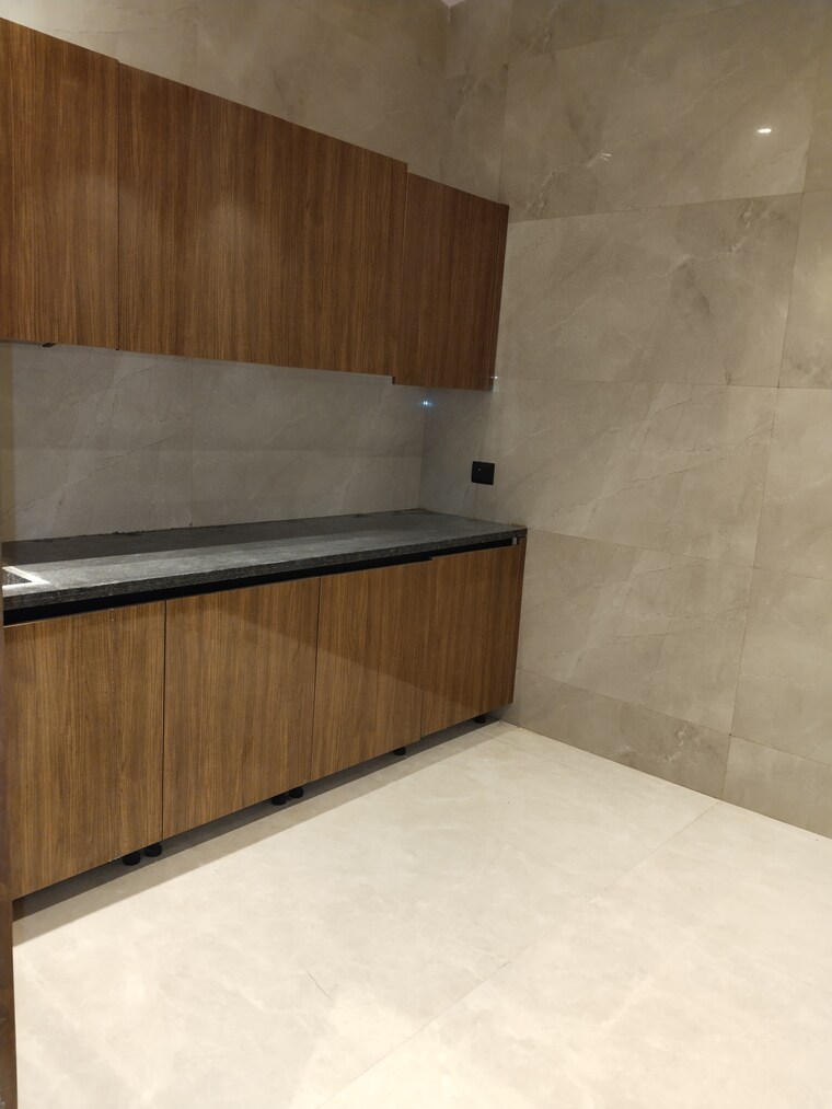 Room, safdarjung enclave 5 Bedroom 5000 Sq.Ft. Penthouse In Safdarjung Enclave Delhi 9668759