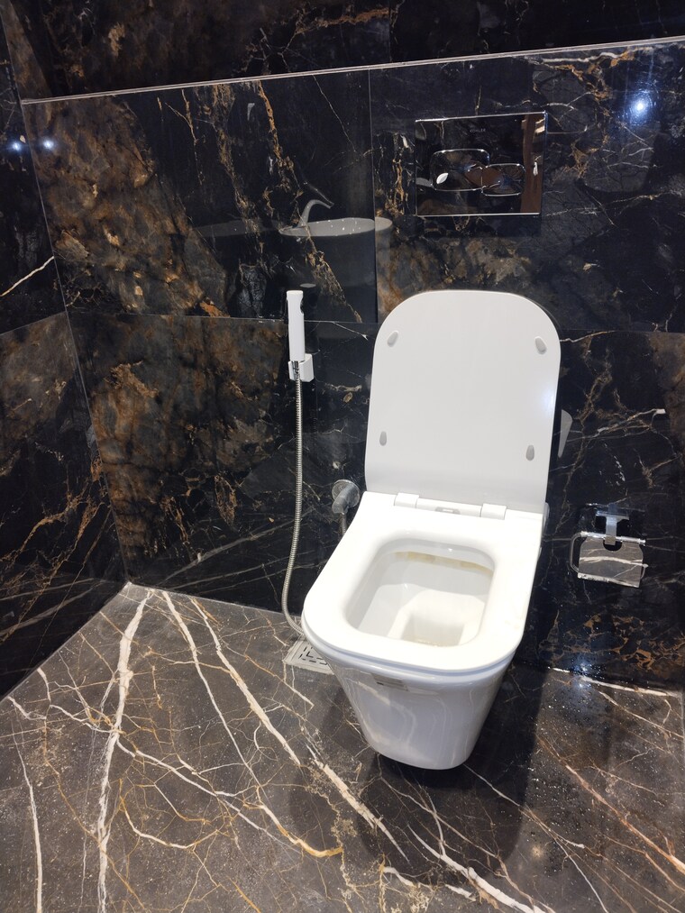 Bathroom, safdarjung enclave 5 Bedroom 5000 Sq.Ft. Penthouse In Safdarjung Enclave Delhi 9668759