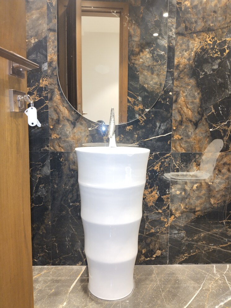 Bathroom, safdarjung enclave 5 Bedroom 5000 Sq.Ft. Penthouse In Safdarjung Enclave Delhi 9668759