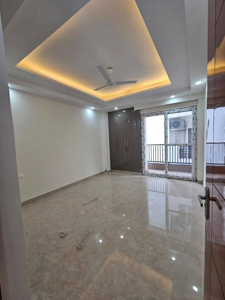 Room, freedom fighters enclave 3 Bedroom 1600 Sq.Ft. Apartment In Freedom Fighters Enclave Delhi 9668781
