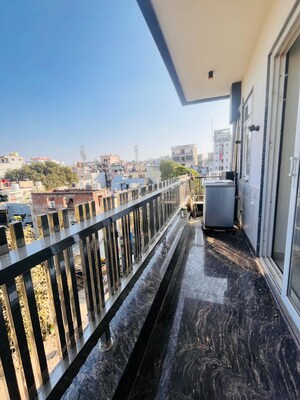 Balcony in 2 BHK Builder Floor at Sector 40 – for Rent