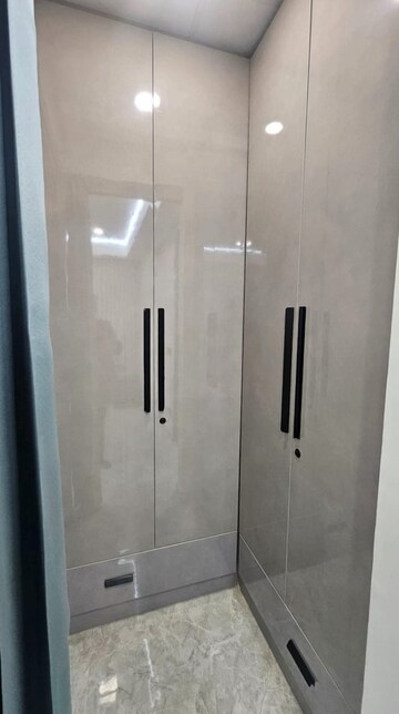 Building Lobby in 1 BHK Builder Floor at Sector 46 – for Rent