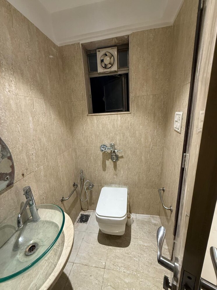 Bathroom, fortune-towers 3 Bedroom 1400 Sq.Ft. Apartment In Mazgaon Mumbai 9668815