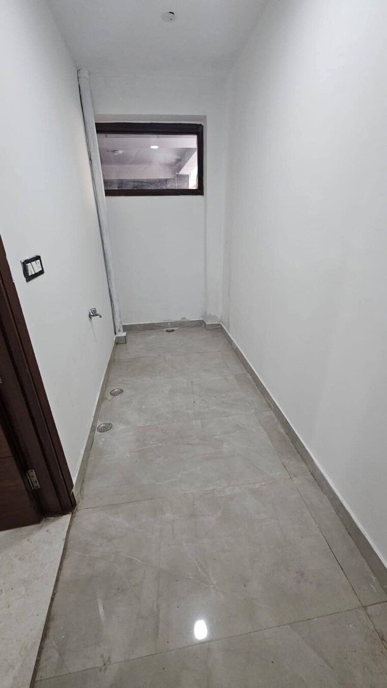 Room, freedom fighters enclave 2 Bedroom 1200 Sq.Ft. Apartment In Freedom Fighters Enclave Delhi 9668823