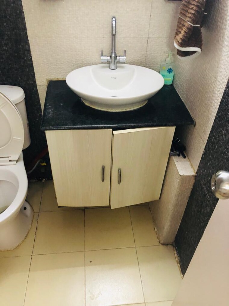 Bathroom, puri-pratham 3 Bedroom 1400 Sq.Ft. Apartment In Sector 84 Faridabad 9668831