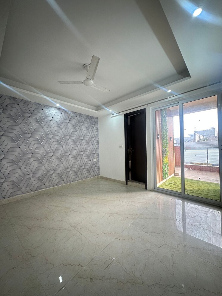 Room, freedom fighters enclave 3 Bedroom 1700 Sq.Ft. Builder Floor In Freedom Fighters Enclave Delhi 9668840