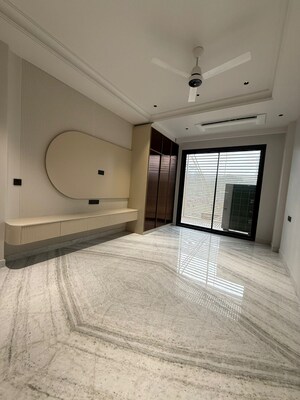 Room in 3 BHK Builder Floor at S S Southend, Sector 49 – for Sale