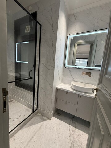 Bathroom in 3 BHK Builder Floor at S S Southend, Sector 49 – for Sale