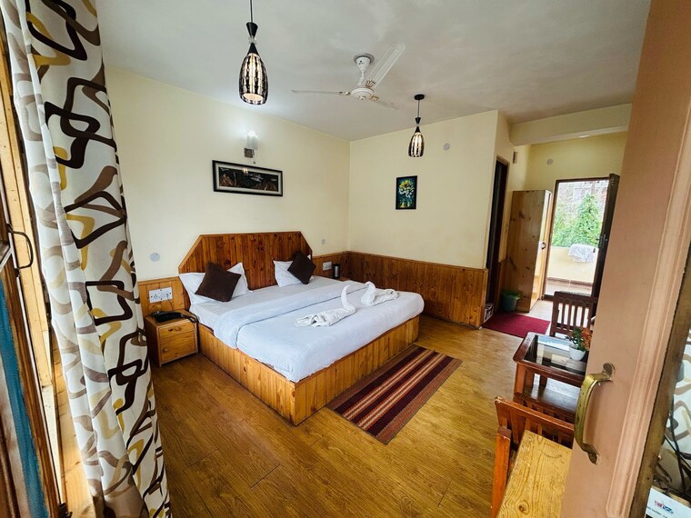 Bedroom, ramprastha-attalika 4 Bedroom 2815 Sq.Ft. Apartment In Ramprastha Greens Ghaziabad 9668861