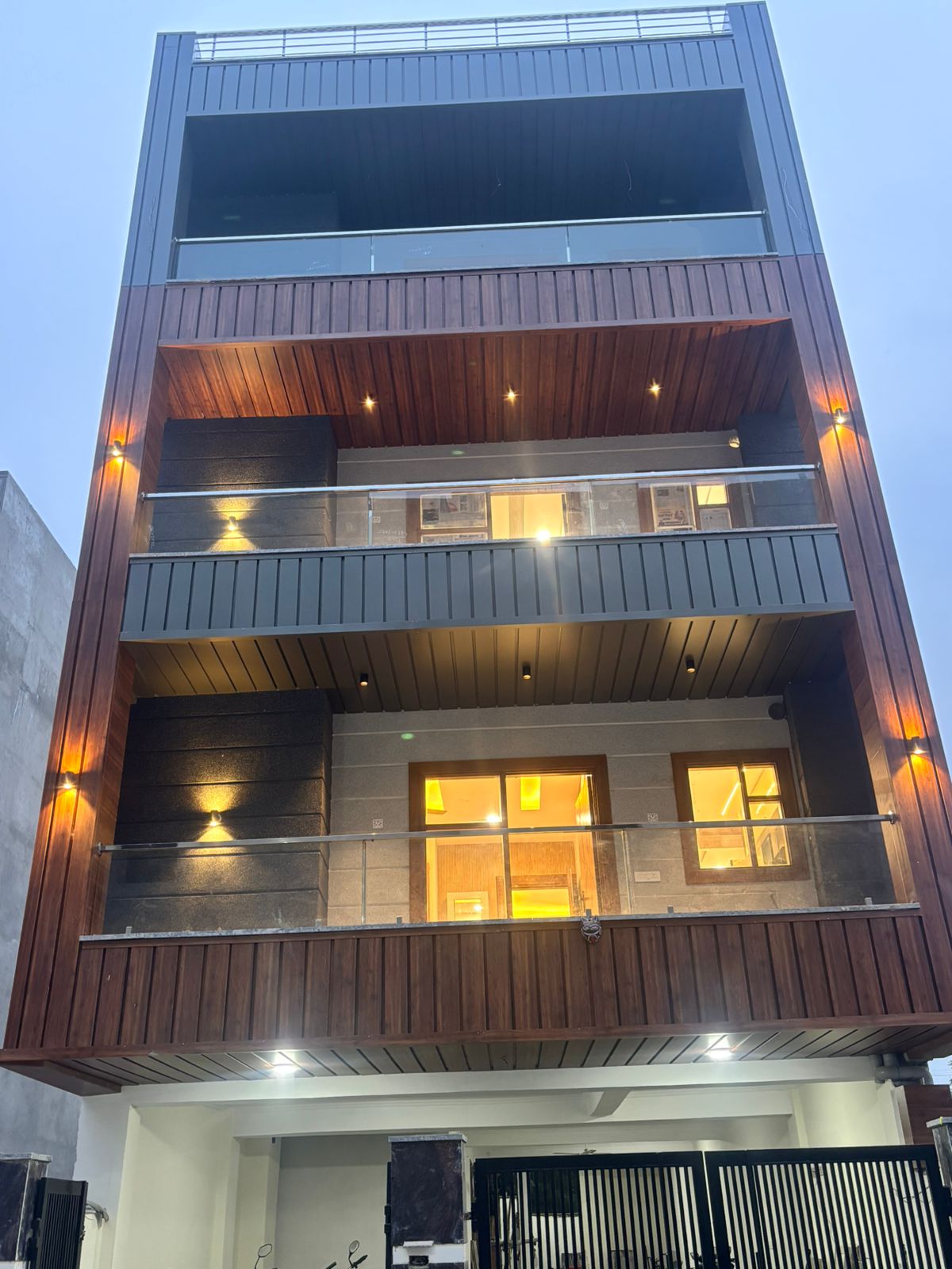 3 BHK 180 Sq.Yd. Builder Floor in Adore Samriddhi