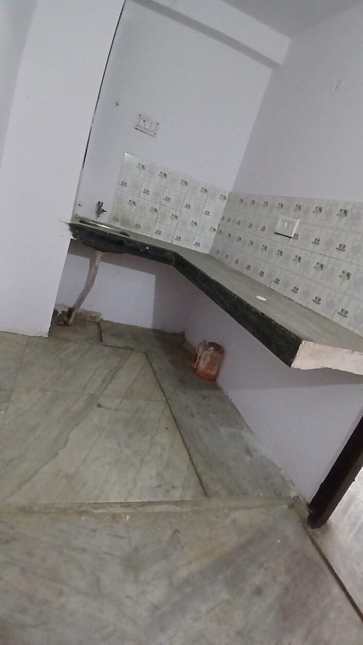 Kitchen, jogabai extension 2 Bedroom 450 Sq.Ft. Apartment In Jogabai Extension Delhi 9668880