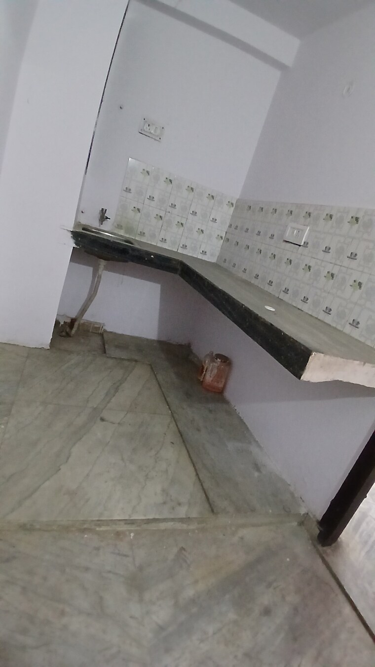 Kitchen, jogabai extension 2 Bedroom 450 Sq.Ft. Apartment In Jogabai Extension Delhi 9668880