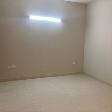 Room in 3 BHK Apartment at Eldeco Live By The Greens, Sector 150 – for Sale